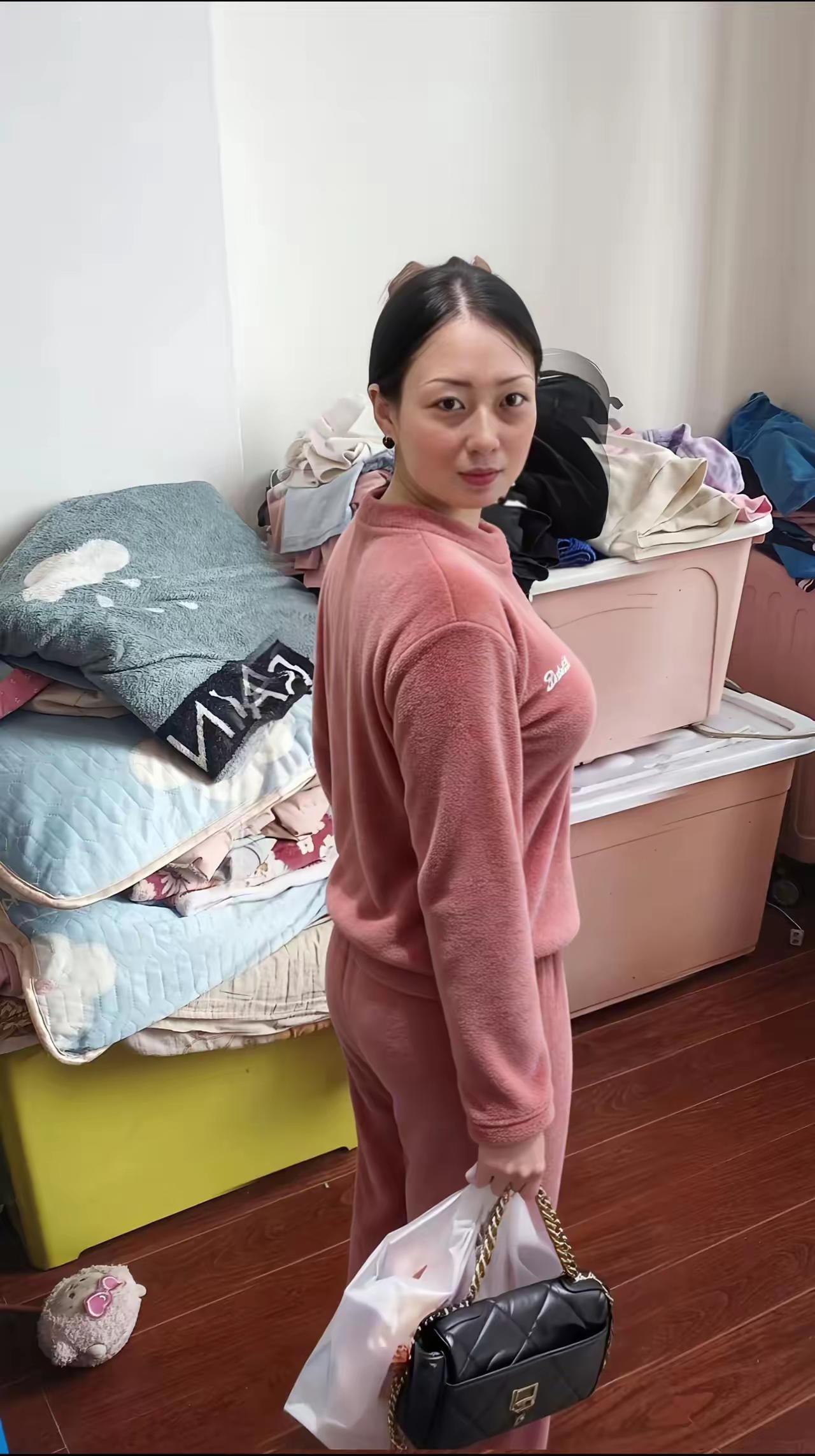 居家少妇