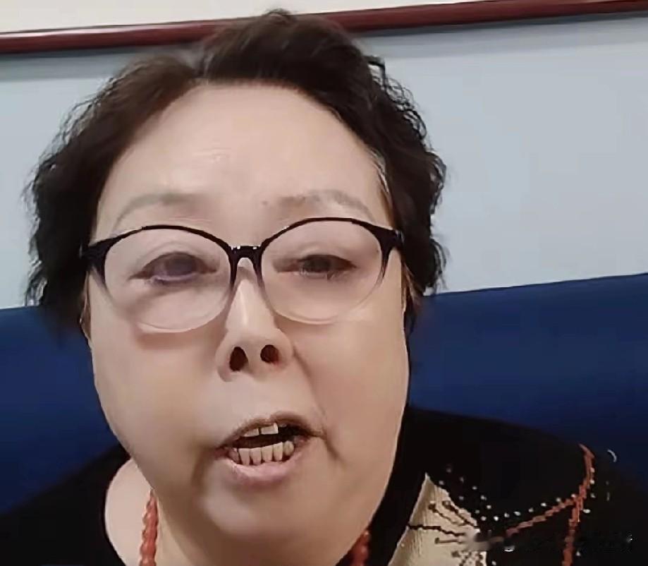 没想到老太太也是一个可怜人。现在儿子已经去世了，就剩一个人了。所以每天不停的直