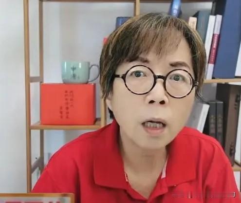 这一次，黄智贤把舆论炮火，直接对准了傅崐萁夫妇。她在节目里直言，花莲长达十七年