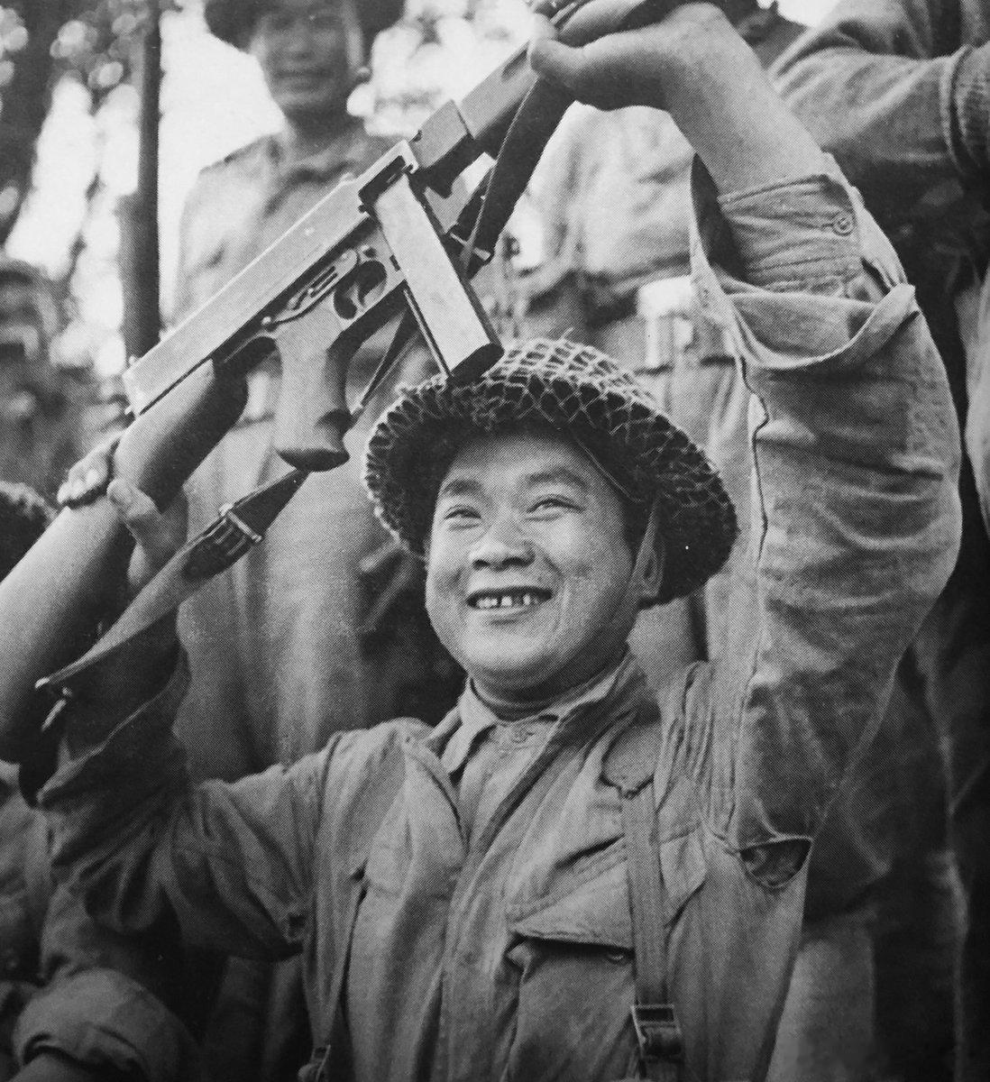 中缅印（CBI）战区的核心。一名中国士兵在二战末期手持汤普森冲锋枪庆祝。他们很