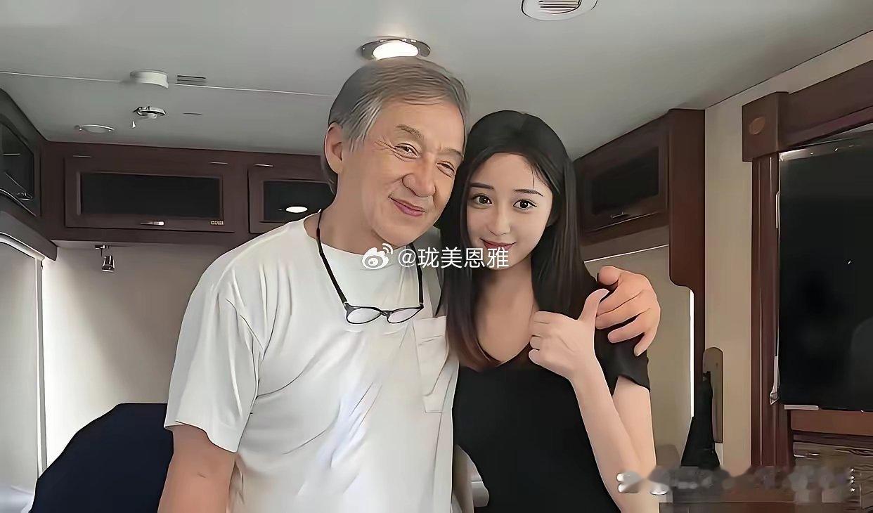 成龙老哥是一个非常有原则的人全世界的女人中有三位，他是坚决不碰的​​​