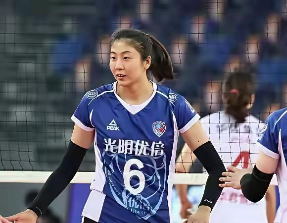 高意和范伯宁入选第3站美国中国女排大名单，充分表达了教练组的重视程度！中国女排