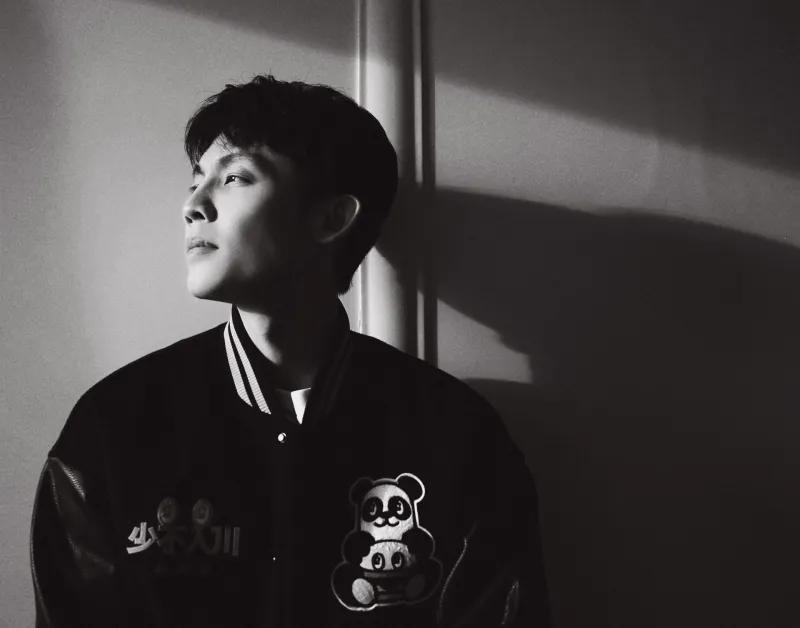 徐杰到底在想什么呢？这个答案相信所有的球迷都想揭开！毕竟徐杰可是广东队的核心后卫