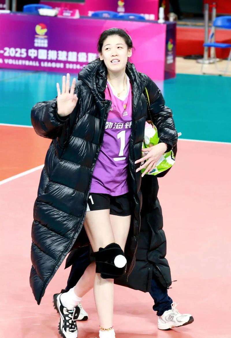 李盈莹留洋遇阻？天津女排名单为何有妹妹：这两天大家看到天津女排公布的队员名单了