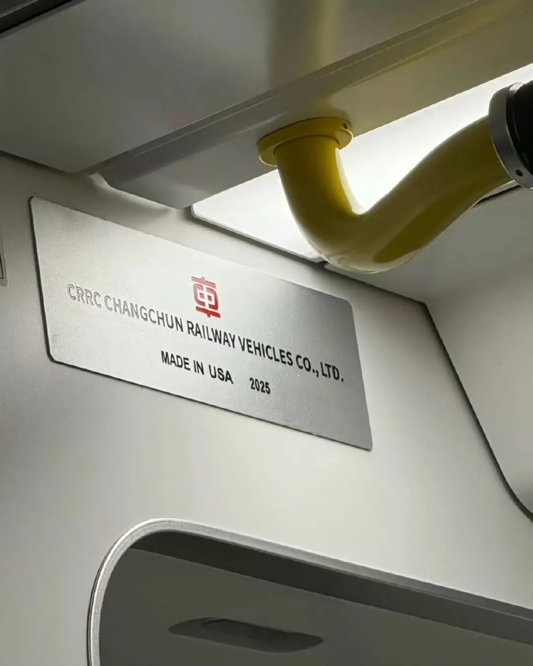 波士顿地铁高大上，用上了长春中车制造的地铁车辆，但标为MadeinUSA。据