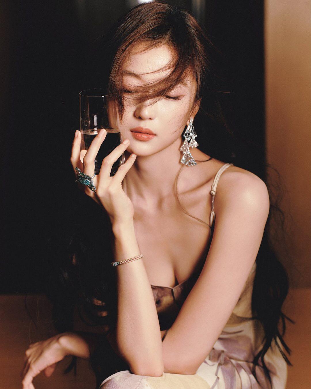 孙千画报：微醺的长腿女神！
