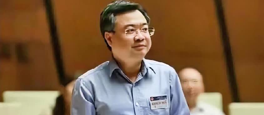 我们注意到越南前大咖阮晋勇之子阮清谊近年来经历许多重要基层锻炼，然后还再到越南第