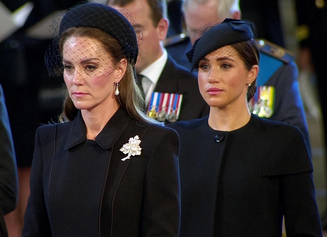 还得是凯特，有她在，这两个女人不会有“出头之日”！第一个，就是远在美国的公爵夫