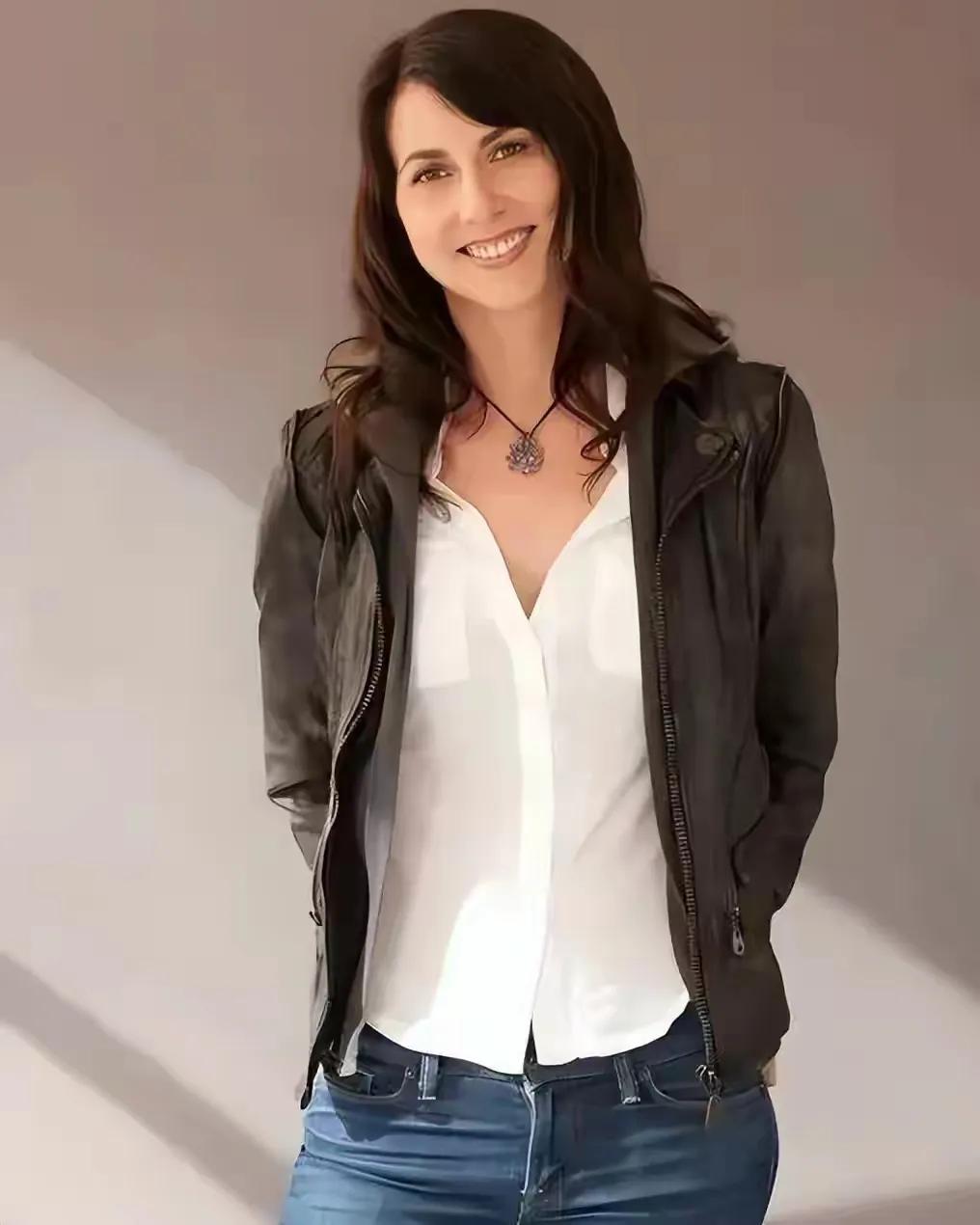 比起桑切斯，其实贝佐斯前妻才是人生大赢家。年轻时的她端庄淑女，虽不是大美人，但命