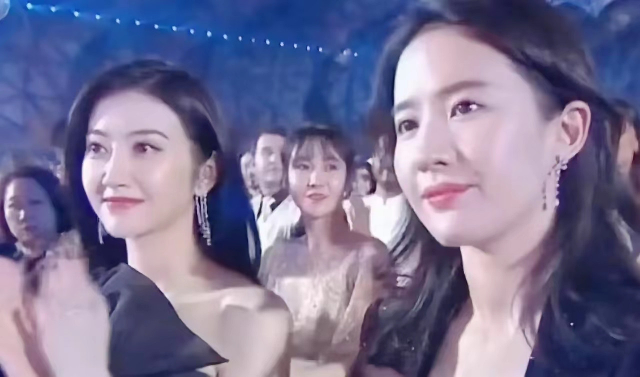 景甜最终应该是跟高圆圆贾静雯一样，找个圈内比较年轻帅气的男演员，这样才能享受到爱情的滋润！但是就是没