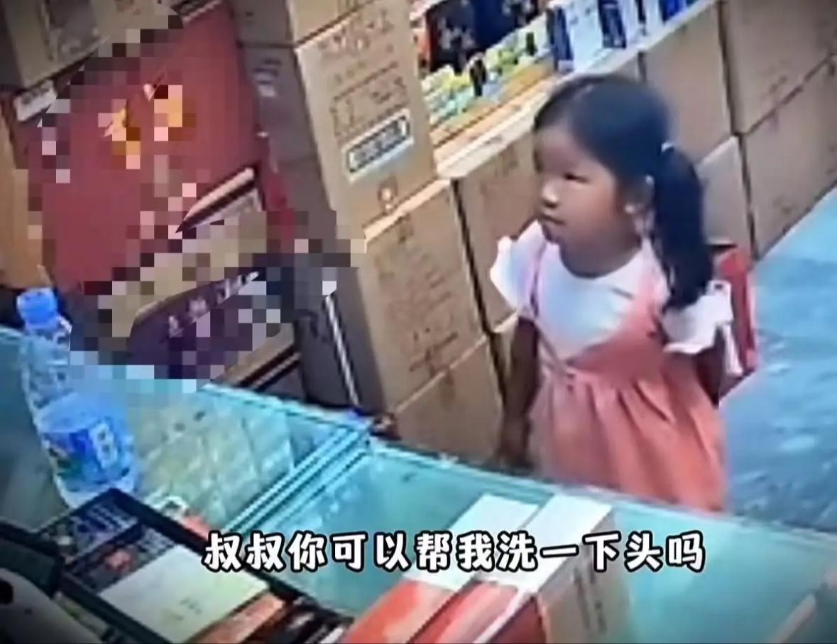 4岁小女孩独自买泡面，一句话看哭全网：懂事的孩子，最让人心疼4岁小女孩儿一个