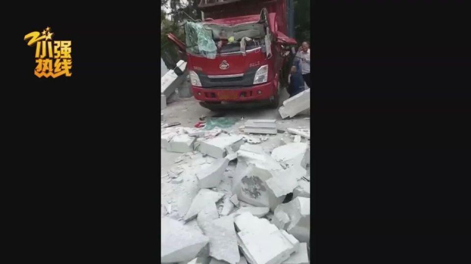 事发温州！夫妻避让车辆撞上违建门楼双双遇难，24岁女儿扛下所有：爸妈，我来撑这个