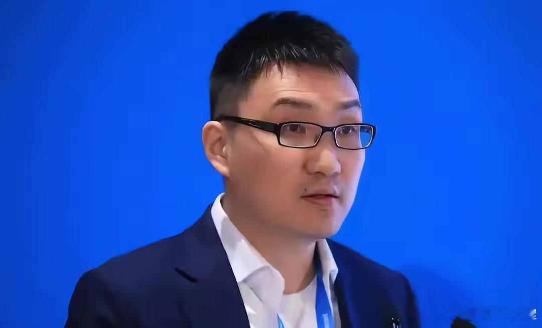 拼多多闷声发大财的秘诀，就藏在黄峥的“三不做”原则里！当阿里忙着搞外卖、做AI、