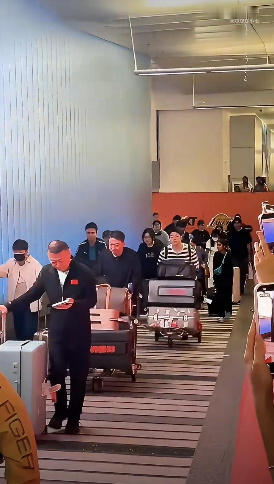 安全抵达洛杉矶！！国乒🇨🇳核心主力平安落地美国大满贯举办地洛杉矶！孙颖莎
