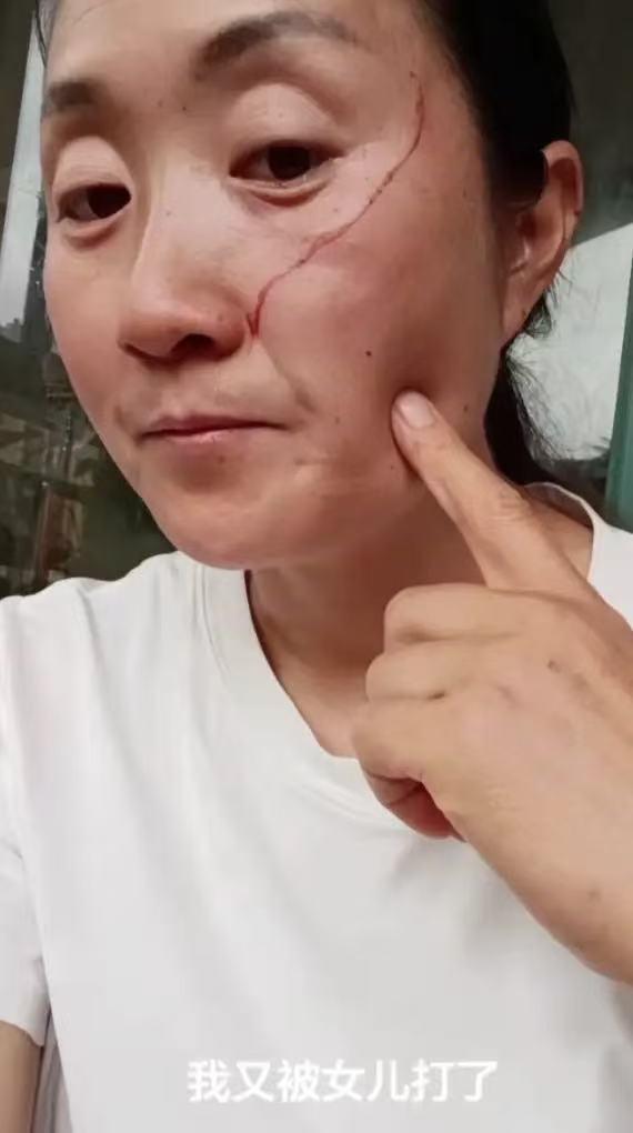 养了个白眼狼？一位妈妈在网上哭诉。高考刚结束，中午她想给女儿做顿好吃的，没想到把