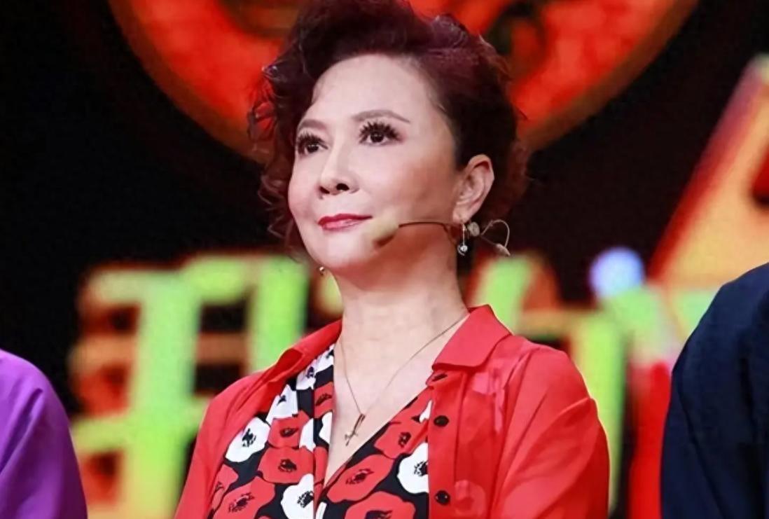 再有钱也没用，64岁身价千万的蔡明，还不是要为39岁儿子操碎了心蔡明呀，从小就