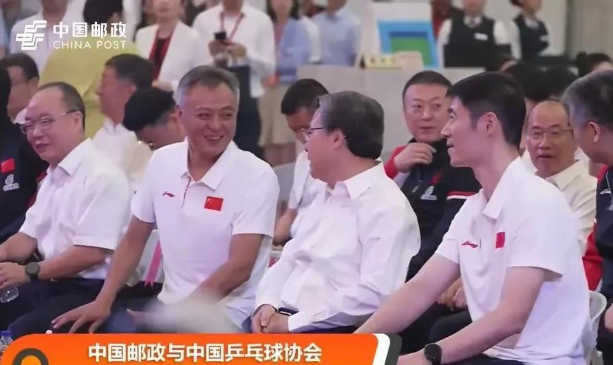 主办方今天很给力，孙颖莎又是站C位。莎莎所到之处，都是万千宠爱于一身，领导都让