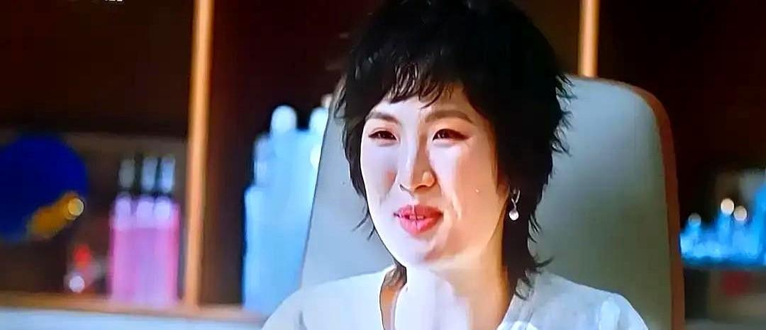 姚安娜在《烟火人家》片场和徐帆对戏，导演喊卡后全场静了3秒——那种真实，扎进每个