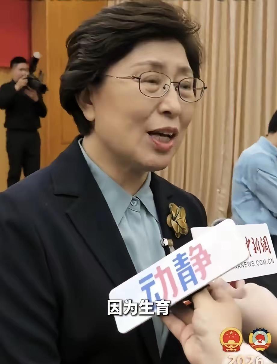 恕我直言，不用催年轻人生孩子，家里有小朋友无疑是幸福快乐的，不是他们不想生，而是