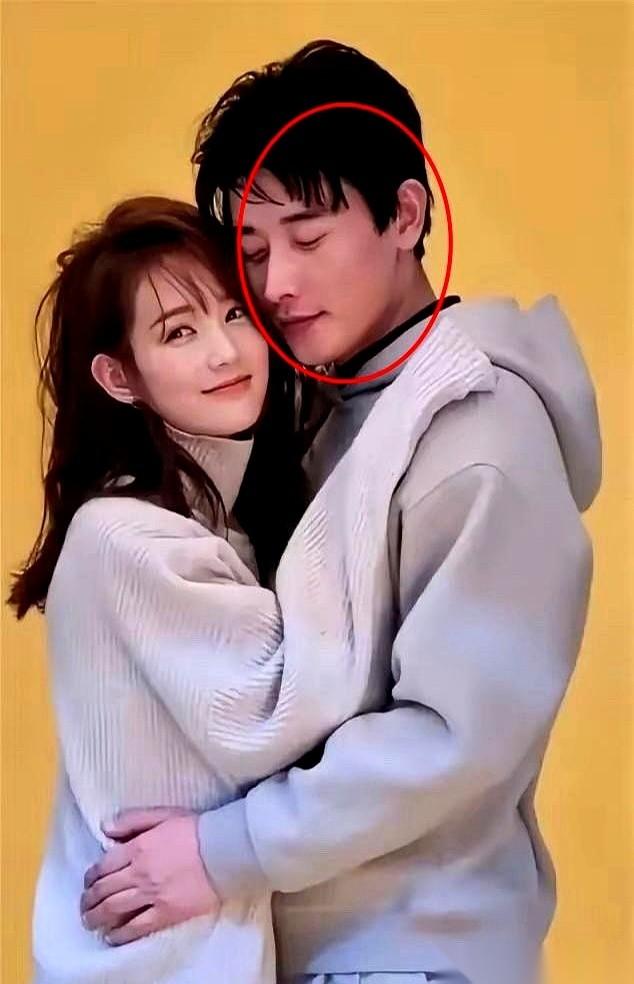 我算是看明白了，有些照片，真不能随便拍。就那一下“摸头杀”，罗晋手那么一放，李