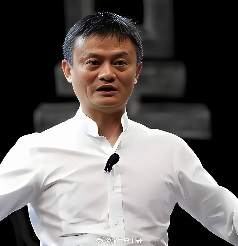 马云在西班牙打高尔夫，刘强东在宿迁喝啤酒：这就是两种人生同样是电商大佬，现在的差