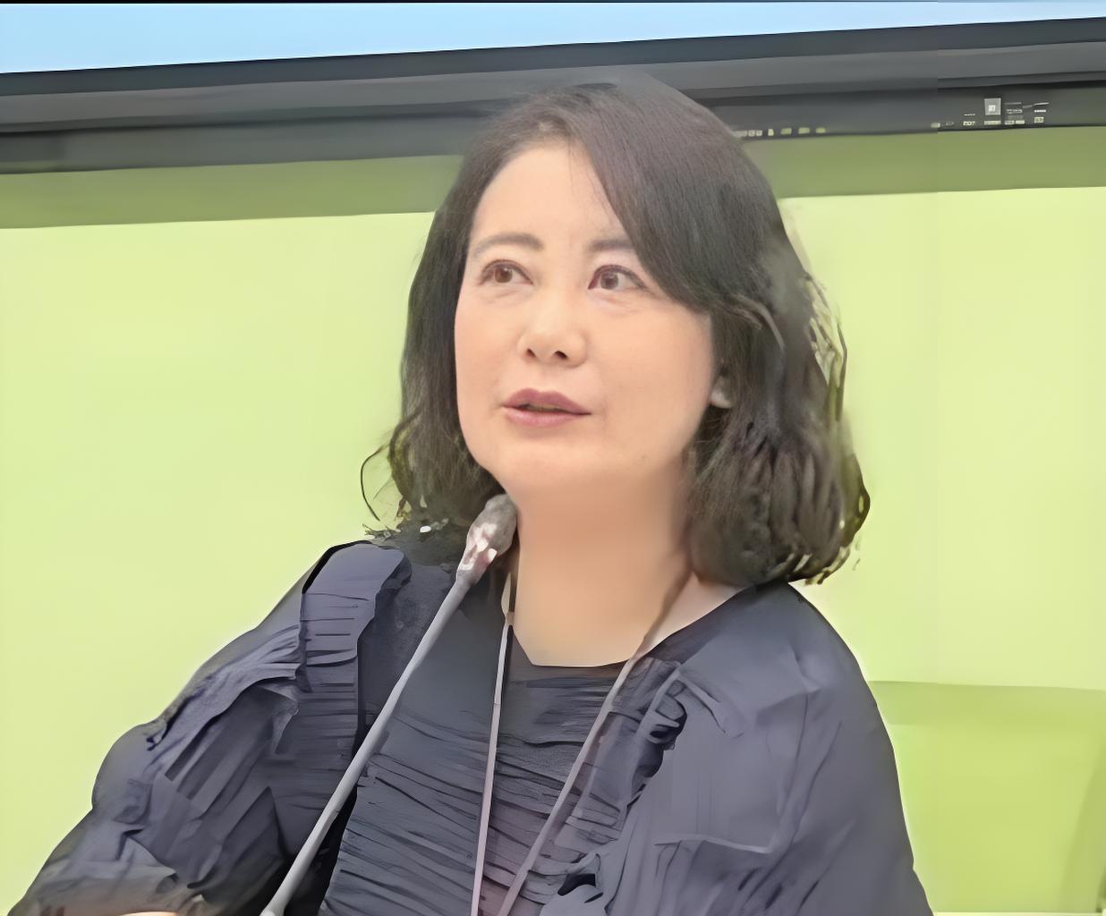 吴思瑶从干事长到政策会执行长，自嘲苦命。网酸有什么苦，这不更能发挥“吴造谣”的本