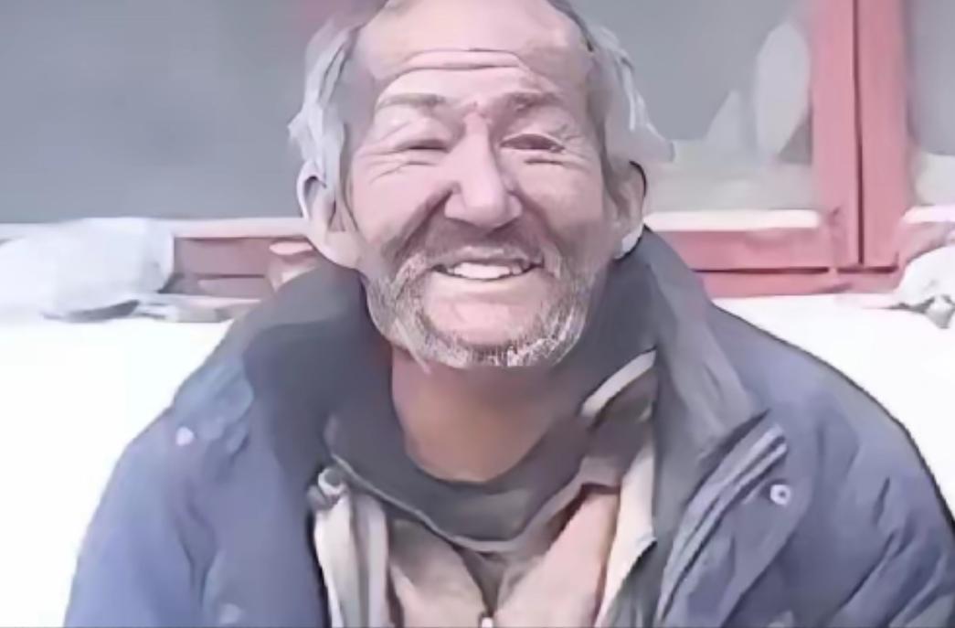 北京街头查获一个衣衫褴褛的流浪汉，因为拿不出暂住证被带到了收容审查的地方，原本以