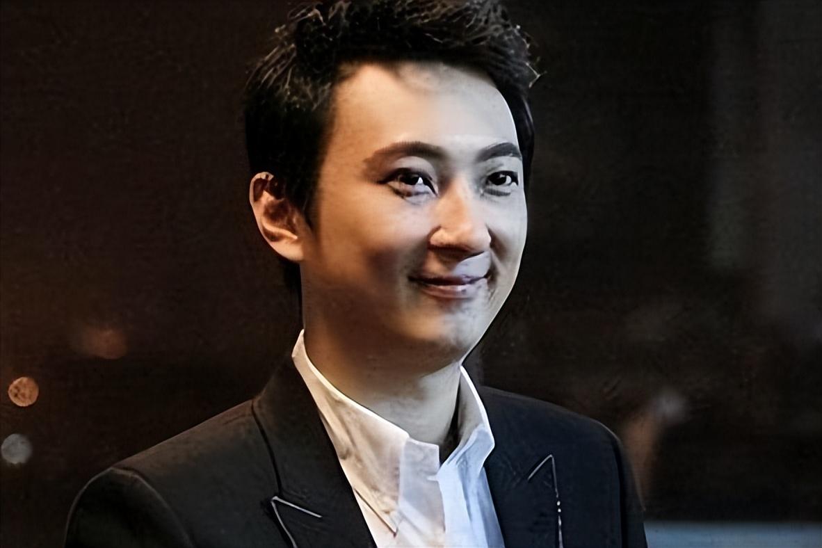 张康阳输给王思聪，不是输在聪明，也不是输在履历，输在一句很土但很真话：再能打的人