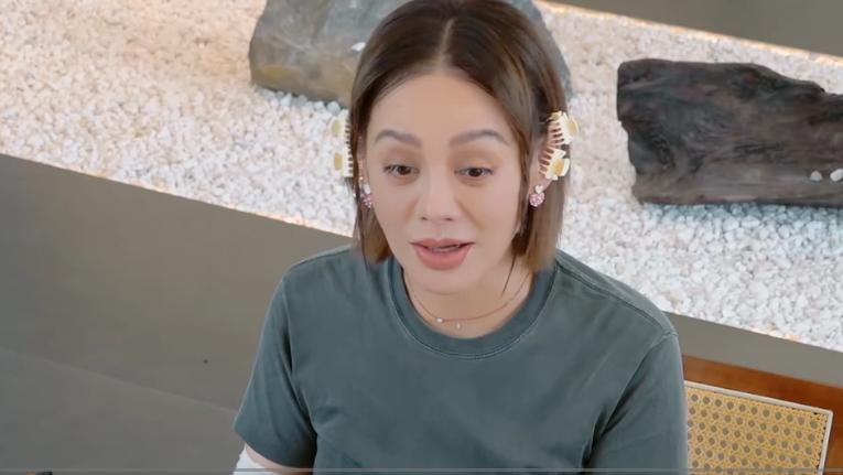 姐姐们养生那是各有绝招！宁静是用夹子夹耳朵；何赛飞自己养鸡种菜，还有腌制了九年的