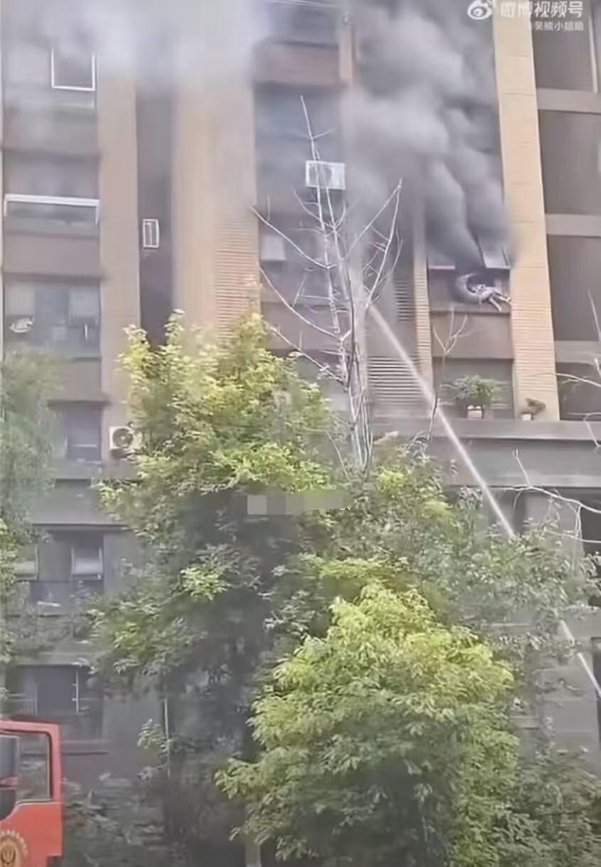 连云港火灾，刚才看到一个以前退役的消防员在评论区说，觉得蛮有道理的。他说这种情