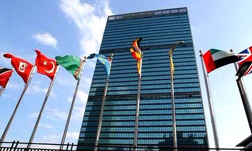 纽约的联合国大厦前，中国国旗又一次被挡在了门外！4月25日，美国又耍老把戏，直接