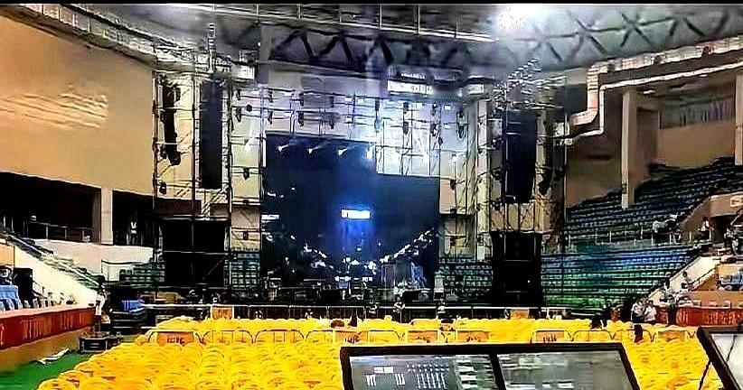 F4的光环，也卖不动演唱会的票了。朱孝天这事儿挺典型的。阳江体育馆的商演，上