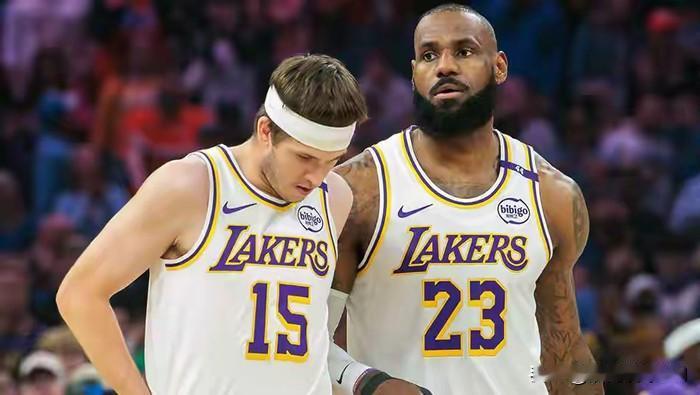 湖人队詹姆斯和里夫斯对比，该交易谁？留谁？1、年龄:詹姆斯41岁，里夫斯27