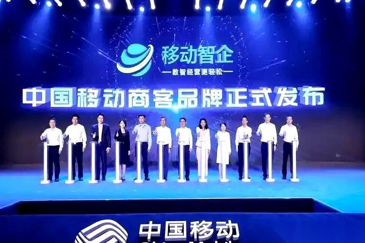 中国移动，一年利润842亿。看到这数字，第一反应是有点懵，第二反应是，赚这么多