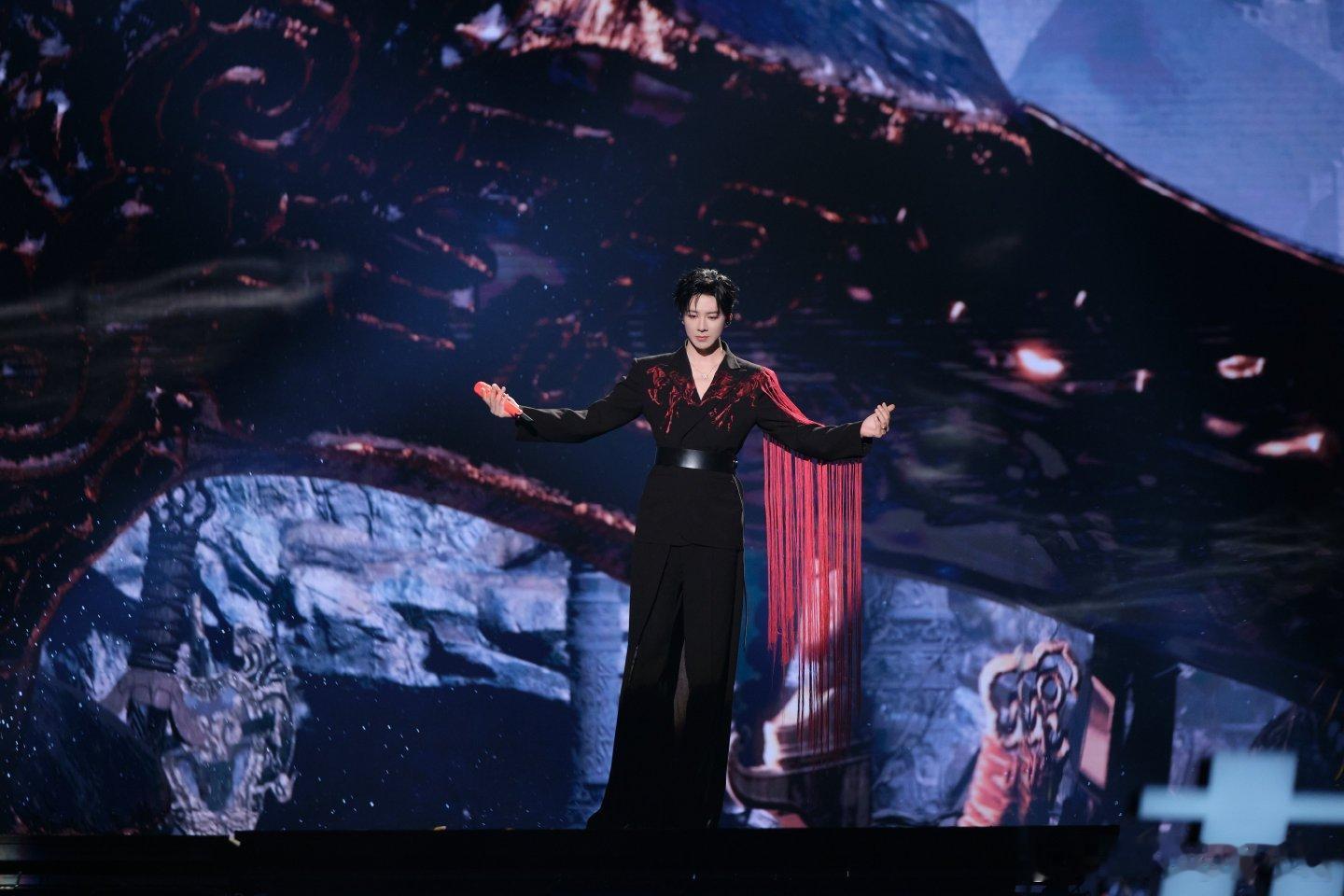 摩登兄弟音符中的超人，五线谱上的奇迹工作者！这创意简直是画中藏乐，让人