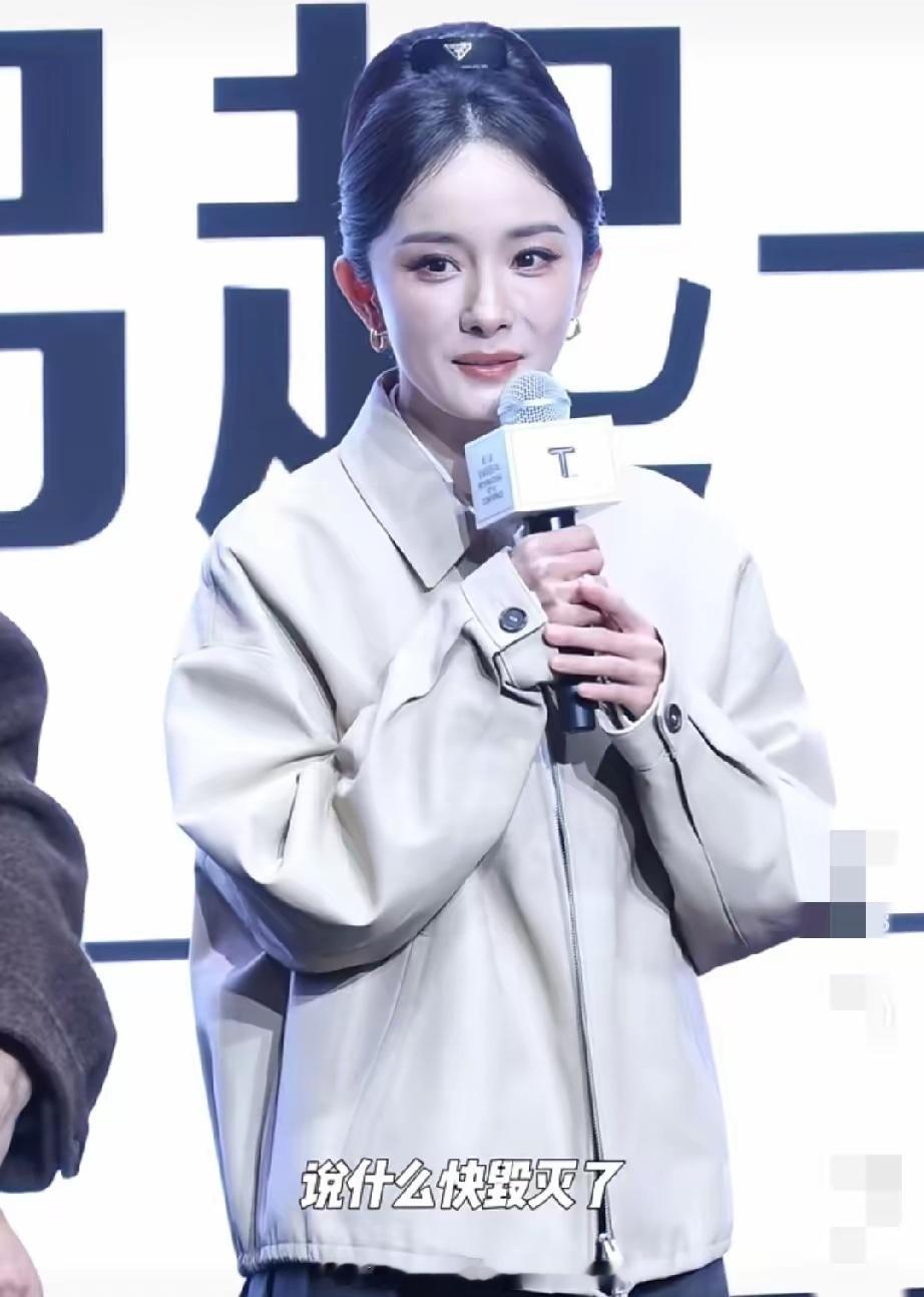 果然光有文化真不行，还得会说话。就看这个采访，姚晨谈到了电影要没了，吓得杨幂赶紧