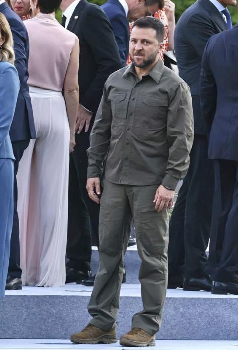 一片哗然！泽连斯基简直成了无期限总统，当地时间1月14日，乌克兰最高拉达（议会）