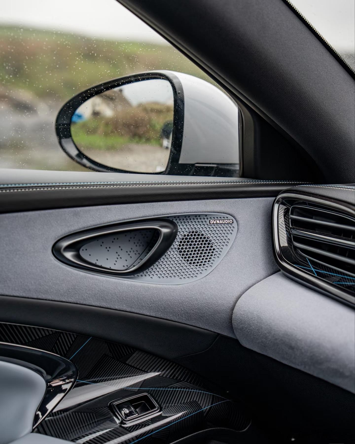 比亚迪海外英国BYDSEAL海豹EV流线设计与电动性能，让每一次出发都更