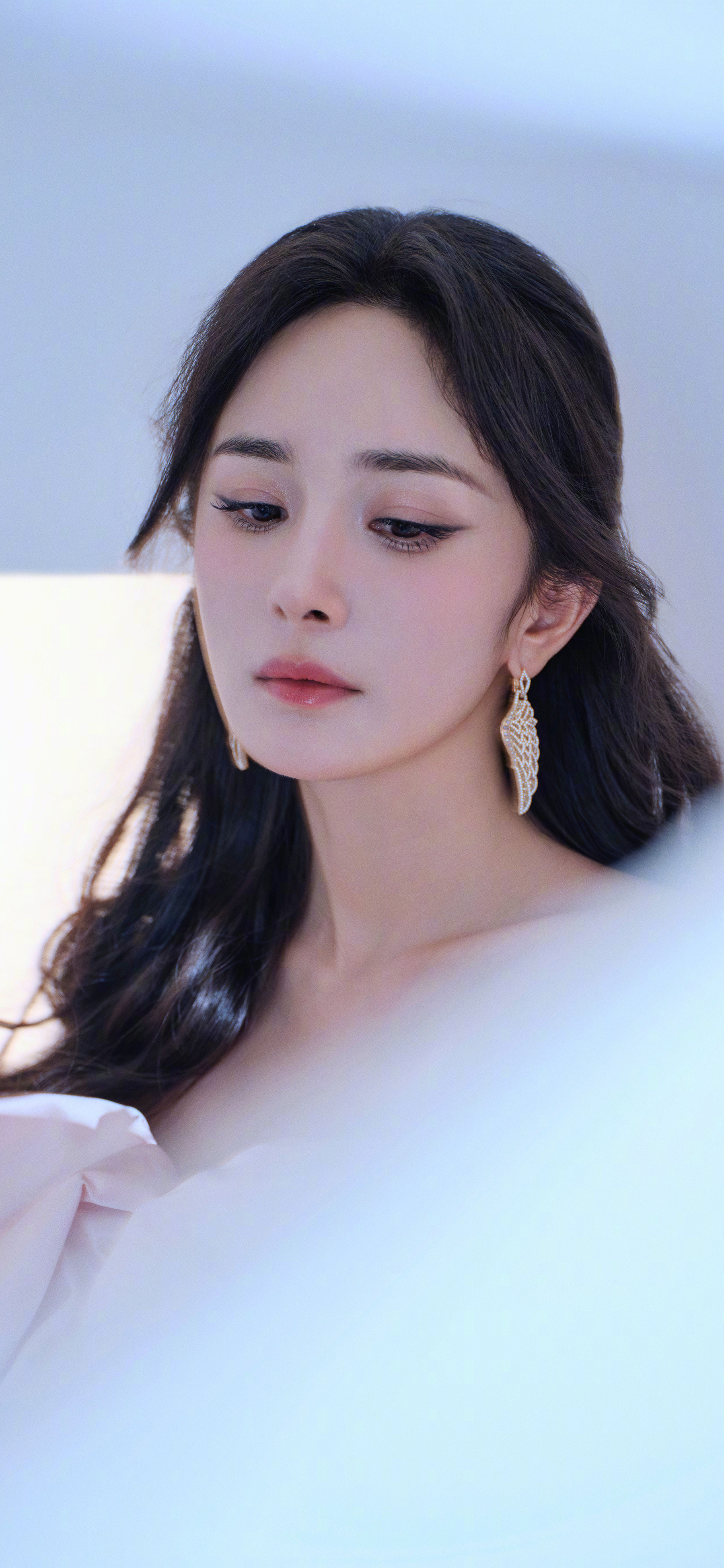 杨幂姐姐，柔美粉裙妆造，手机屏保来了。杨幂