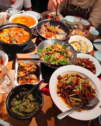 真的挺佩服我朋友的儿子，一个211名校的硕士名校毕业生，在前年不懈遇上裁员潮被裁