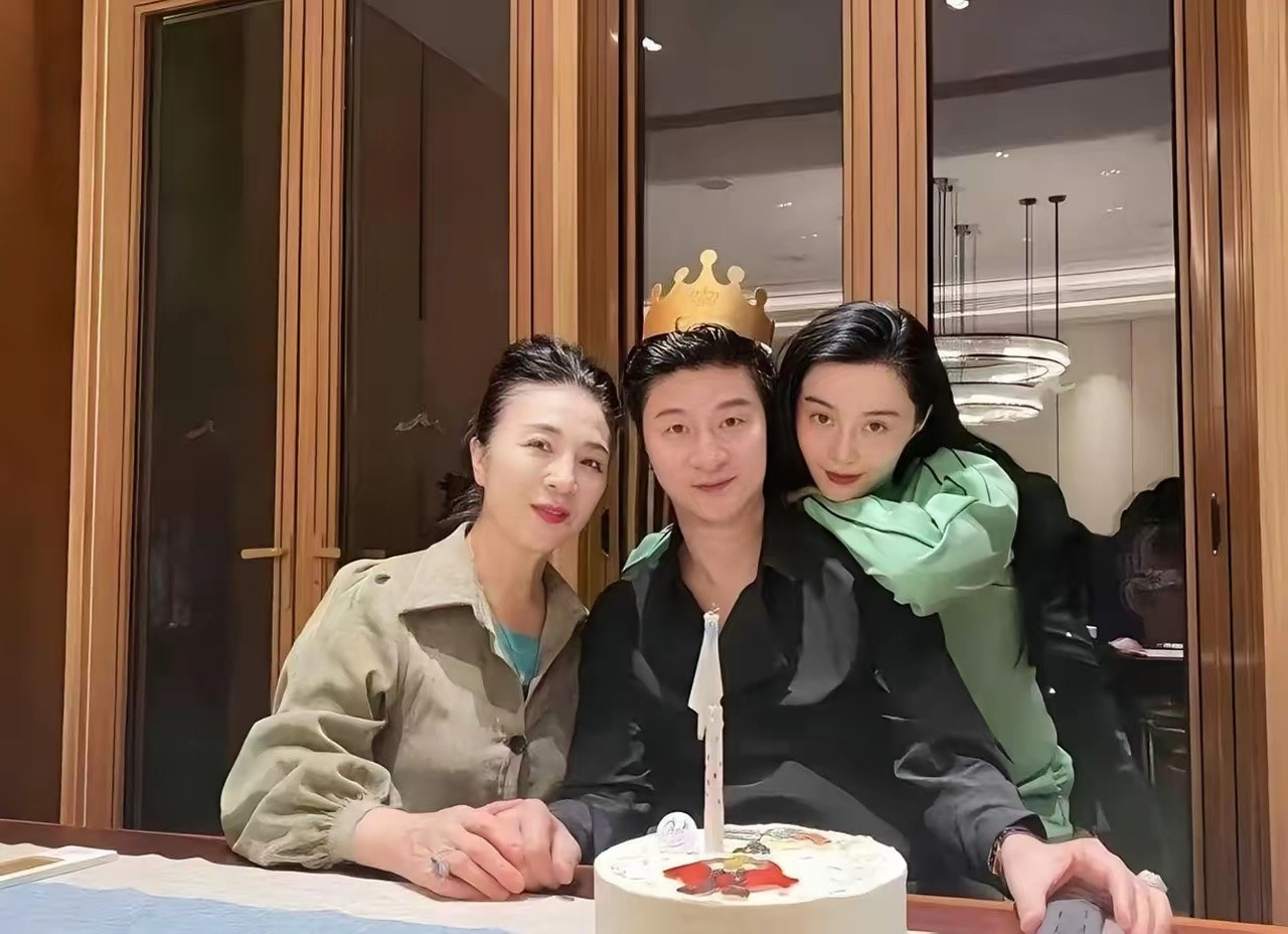 范丞丞爸爸73岁生日照，你敢说这是73，我咋觉得37呢这也太年轻了吧