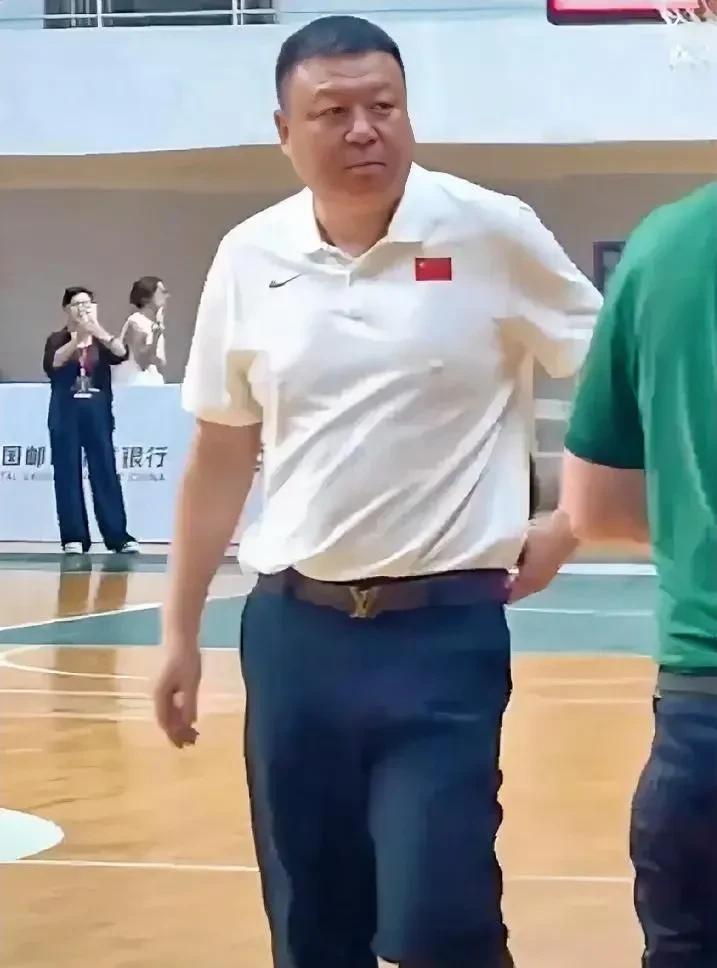 这次咱U16男篮的国少队，其实做对了一件事情，就是请来王建军来执教！王建军曾是