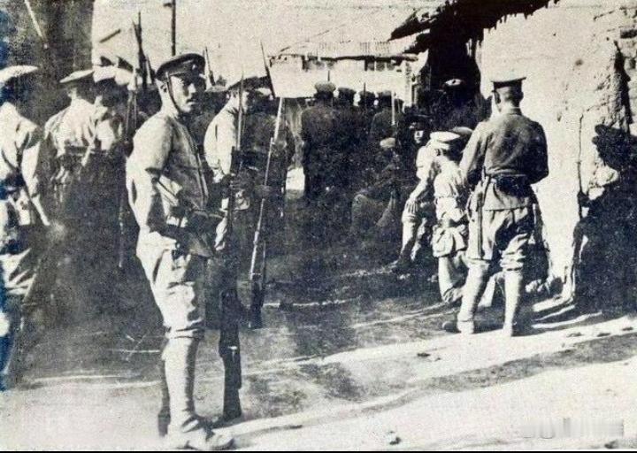 日本人民至今都不明白，九.一八事变时，中国东北有装备精良的东北军30万左右，日军