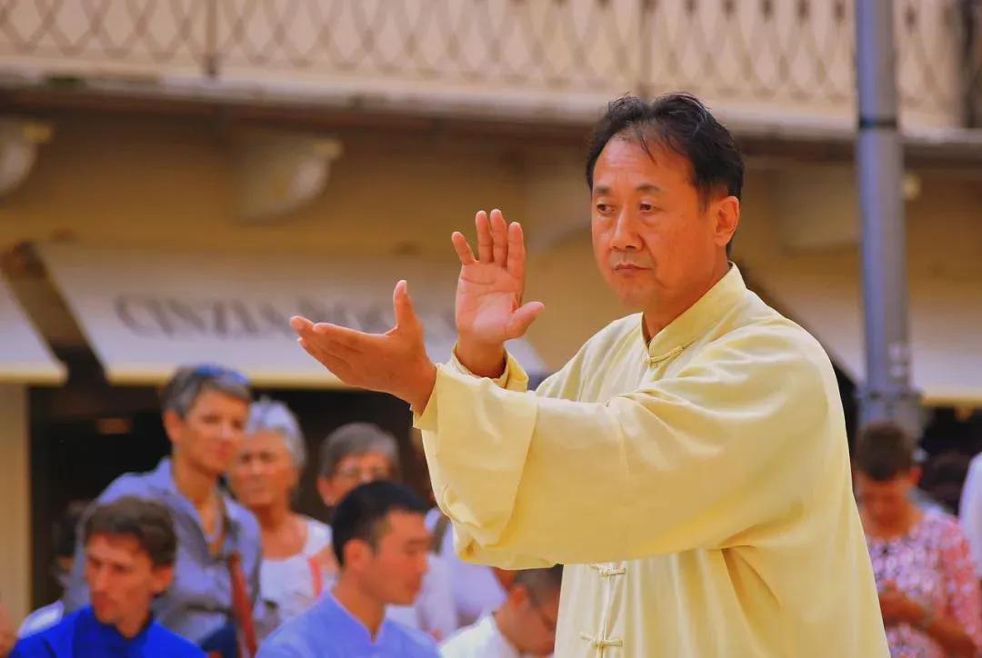 早起和睡前的8大“短命”习惯，越早改掉越长寿！网上总结早起、睡前八大短命习惯