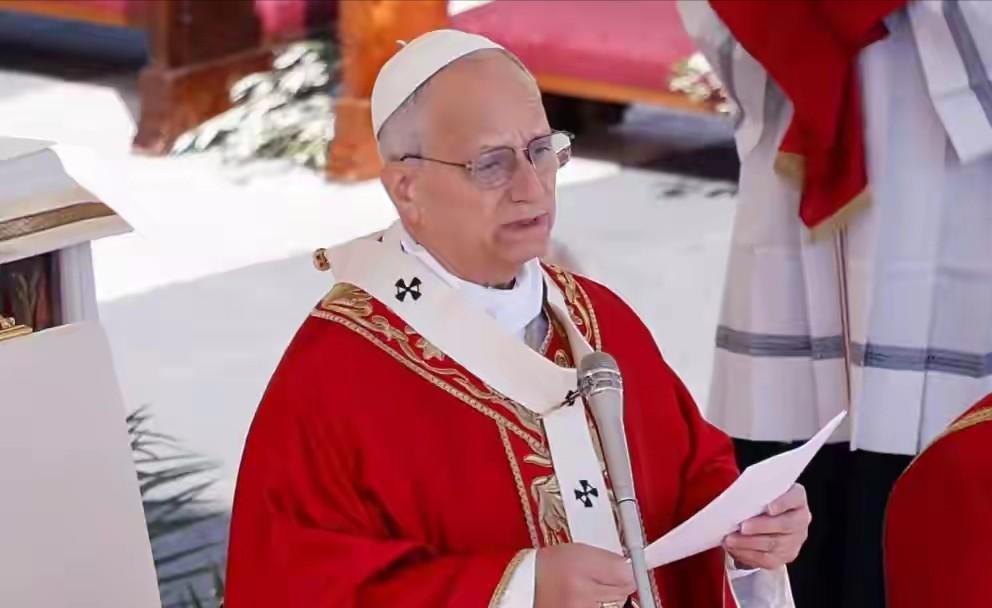 “双手沾满鲜血的人，发动战争的人不配祈祷，耶稣是世界和平之王，他不喜欢发动战争的