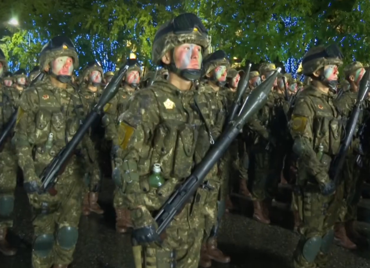 朝鲜人民军的另一款新单兵携行具，感觉是照着我军的06式单兵携行具做的。​​​