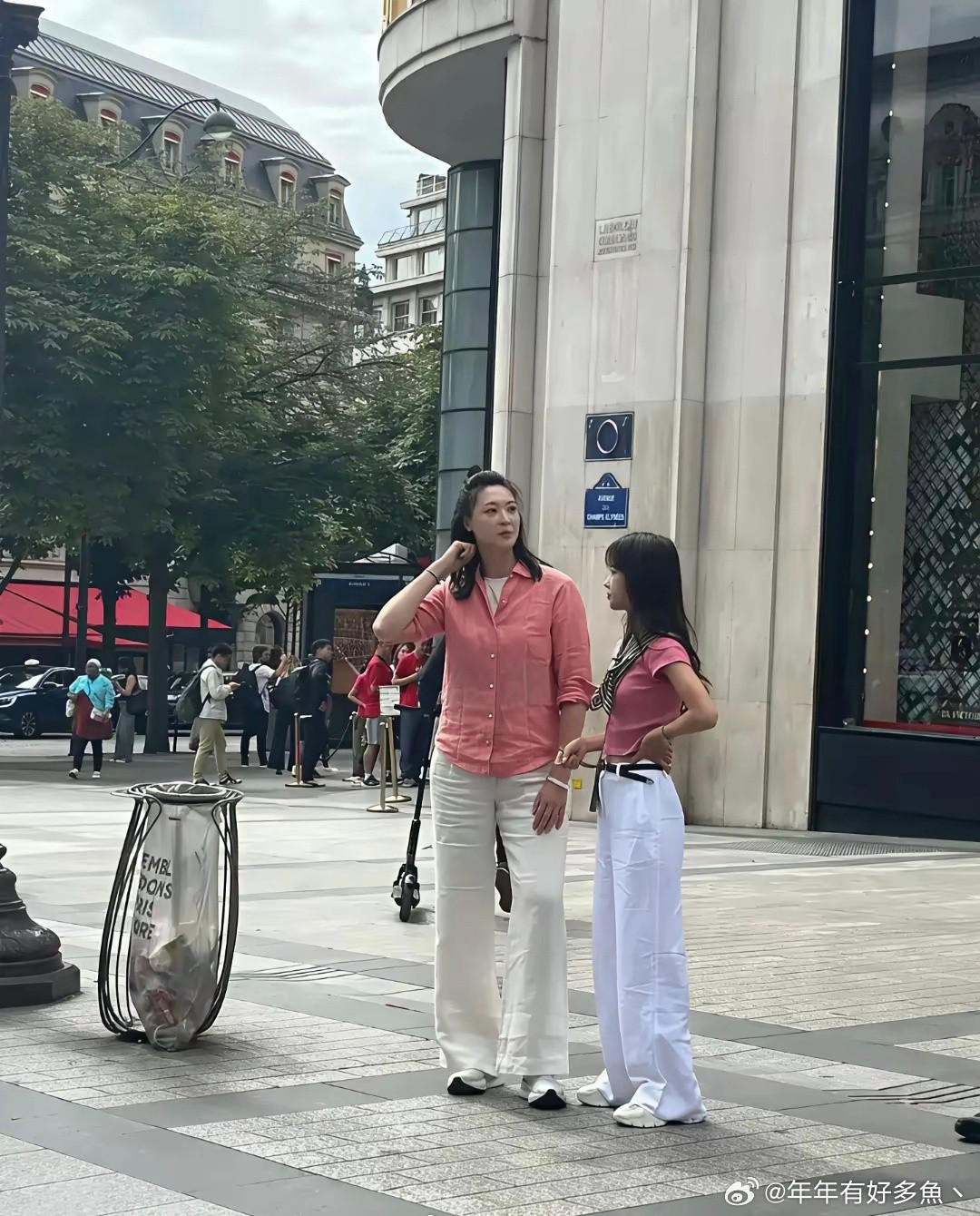 王冰冰真人虽然矮了点，但是颜值很高，主持届的美女担当。