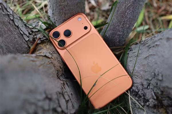 12月22日，近日，苹果正式停止为iPhone11及更新机型提供iOS18.