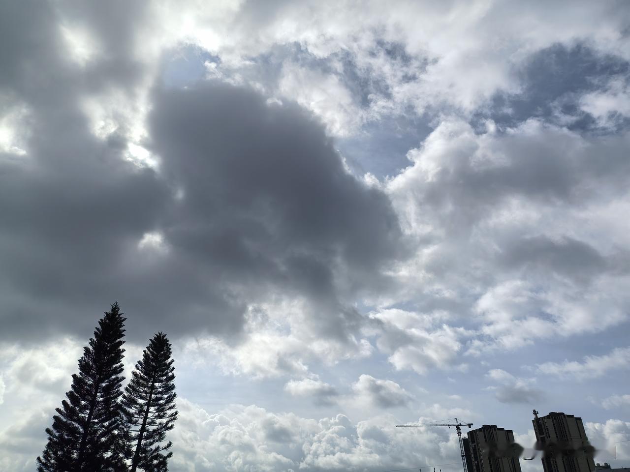 端午假期广东雨水减弱，高温天气又返场啦！今天（20日），广东降水明显减弱；2