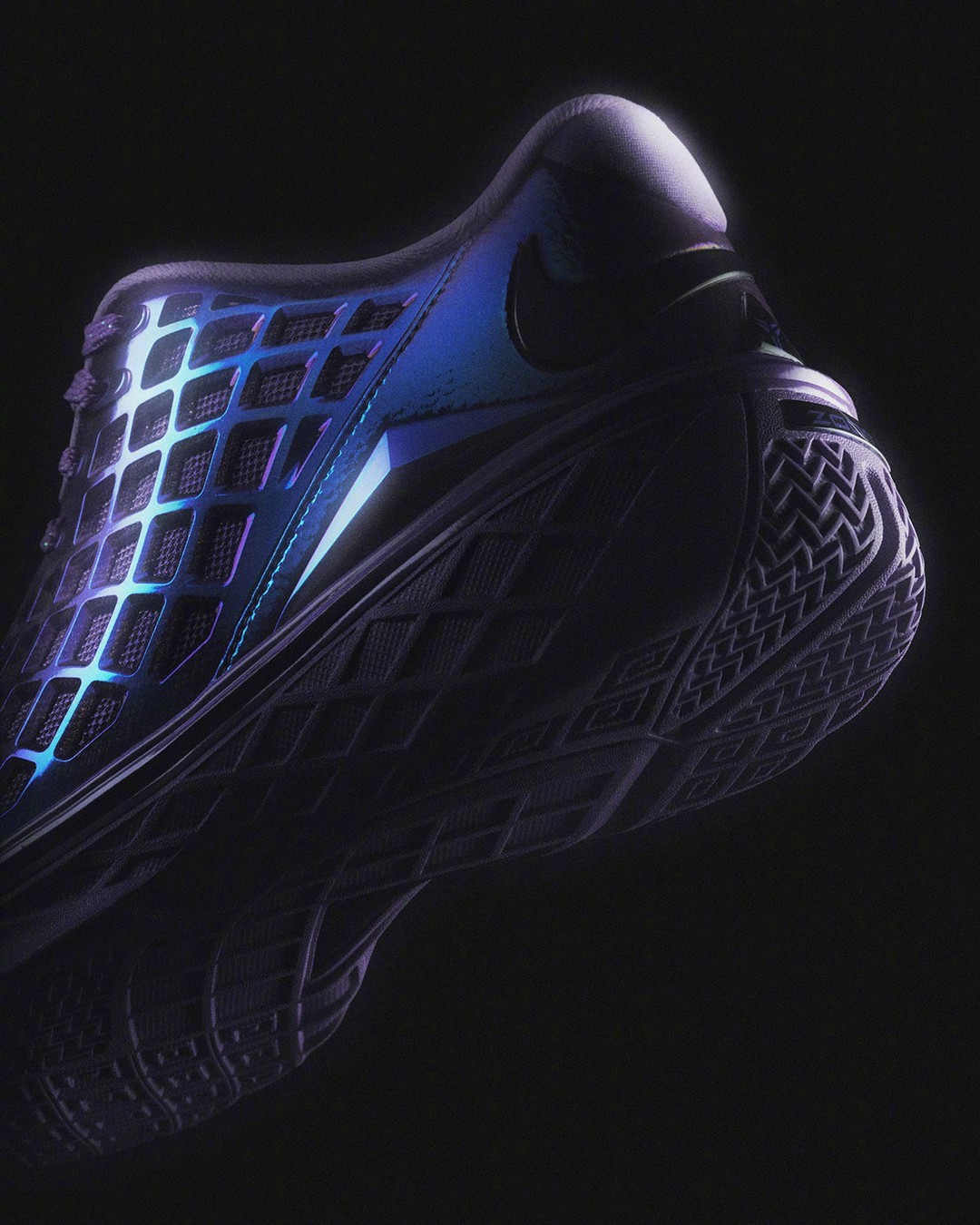 Nike也推出了“WarningLabel”系列的Kobe3LowPro